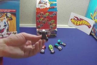 Открываем Киндеры Хот Вилз - Kinder Surprise Hot Wheels unpacking