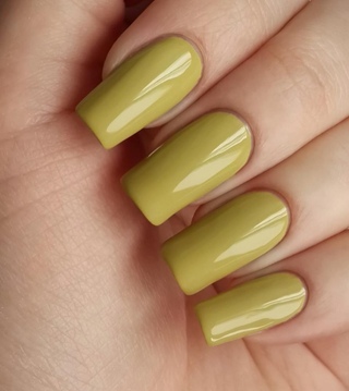 Горчичный цвет лака. Горчичный маникюр. Маникюр в горчичных тонах. Гель лак желтый. Маникюр горчичного цвета.