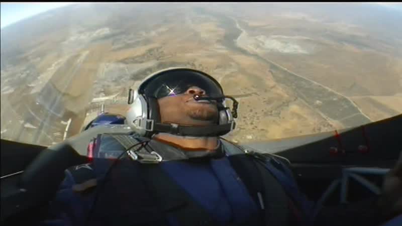 Reggie Bush gets WORKED in Red Bull Air Race