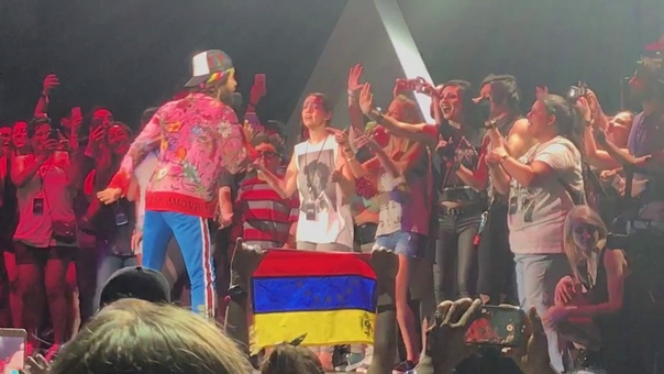 Closer To The Edge by 30 Seconds To Mars Perfect Vodka Amphitheater on 5, 20,