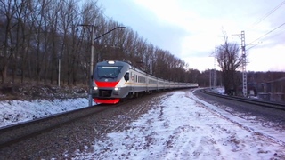 На рассвете 1 января ЭП2Д следует вдоль Павшинской Поймы