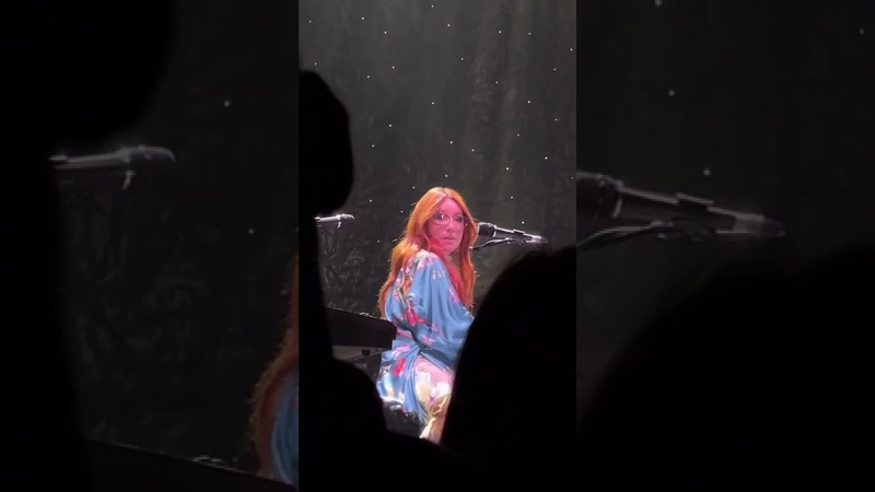 Tori Amos 2022 03 15 07. China ( O2 Apollo