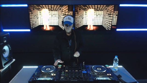 Anna Lee Live Radio