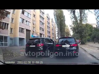Киев: наглый водитель на BMW X5 не поладил с водителем Acura
