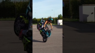ache Cache  Trouv ! Hide and seek  #stunt #bikergirl #motorcycle #bike #moto #drift #stuntgirl