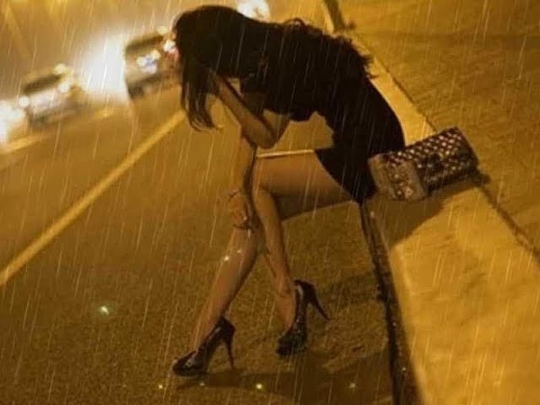 Лишнее слово повторение. Второпях как пишется. В торопях или второпях. Чужое не бери своё не отдавай. Прибежали в избу дети второпях зовут отца.