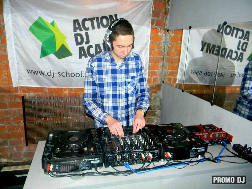 Станислав Гапочка DjCHIZH ( WHITE) | Москва