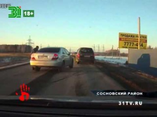 Лопата против ножа.  Драка водителей  ВИДЕО
