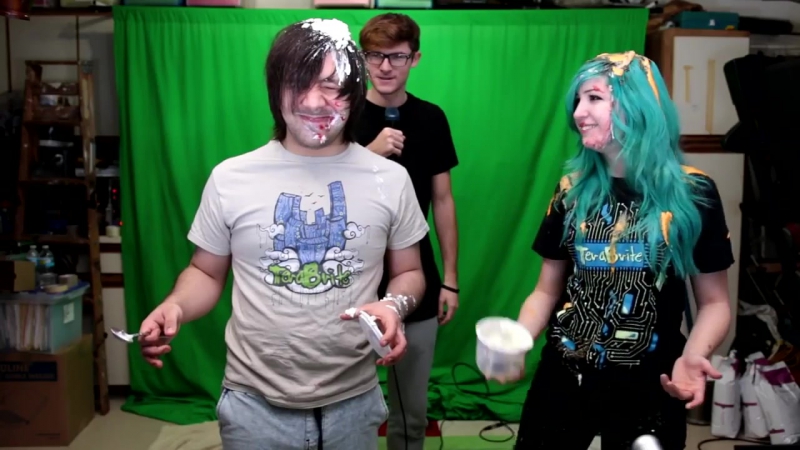 EAT IT OR WEAR IT CHALLENGE BF vs GF Challenge Tera
