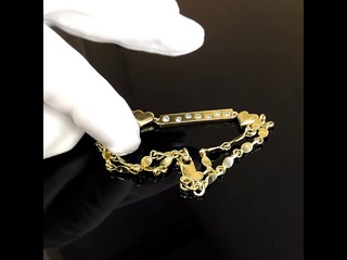 Женский браслет плетения Капля из жёлтого золота с топазами и личной гравировкой