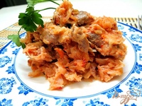 Тушёная капуста в мультиварке с мясом курицы. Тушёная капуста с курицей в мультиварке. Тушеная капуста с куриным филе. Тушёная капуста в мультиварке. Куриное филе тушеное с овощами.