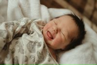 Ее зовут малыш. Удивленный новорожденный. Дети родившиеся от кровосмешения. Ее зовут малыш. Ее зовут малыш.