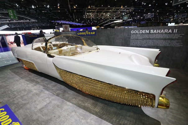 Полностью восстановленная Golden Sahara II 1958 года с неоновыми светящимися шинами Goodyear Автомобиль начал свою жизнь в 1953 году как Lincoln Capri. Его владельцем стал известный кастоймайзер