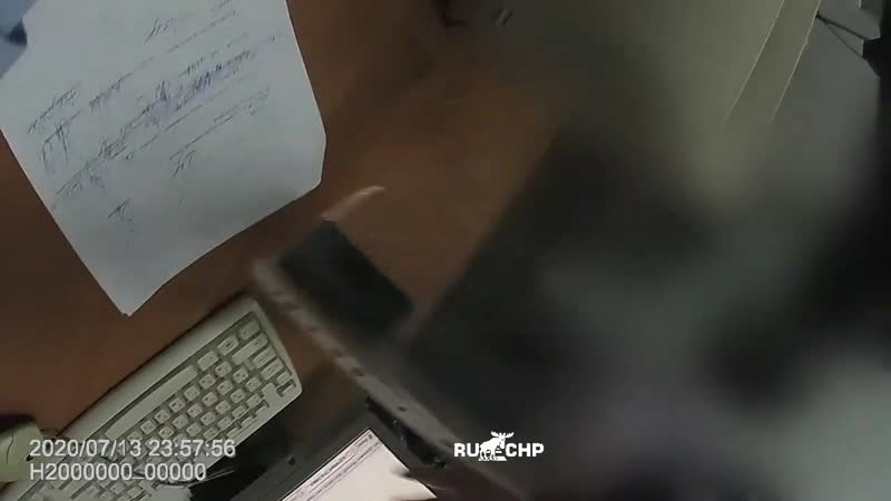 Курильщица в полиции