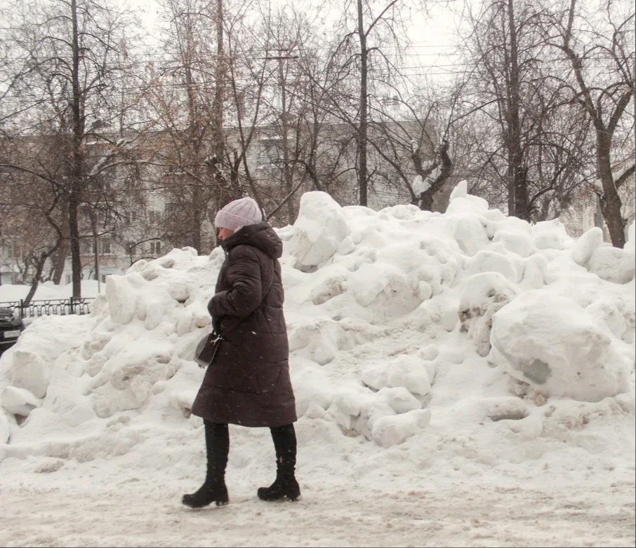 сугробы в Кирове, зима в Кирове