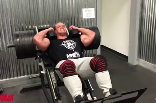 Dallas McCarver Trains Legs - First Training in 2016