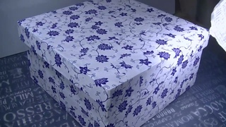 2 коробки декорированные кусочками обёрточной бумаги  . Декор картонных коробок .